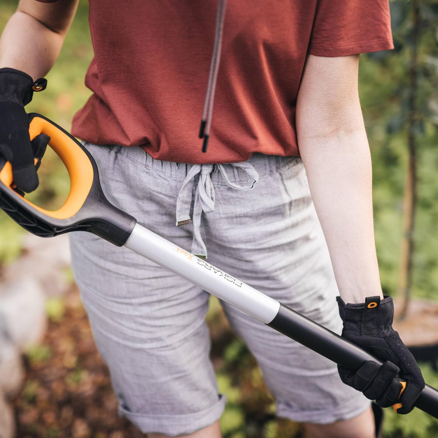 Detalle de Fiskars Gärtnerspaten Spitz 120 cm – robustes Borstahlblatt, rutschfester D-Griff (1066729, Xact)