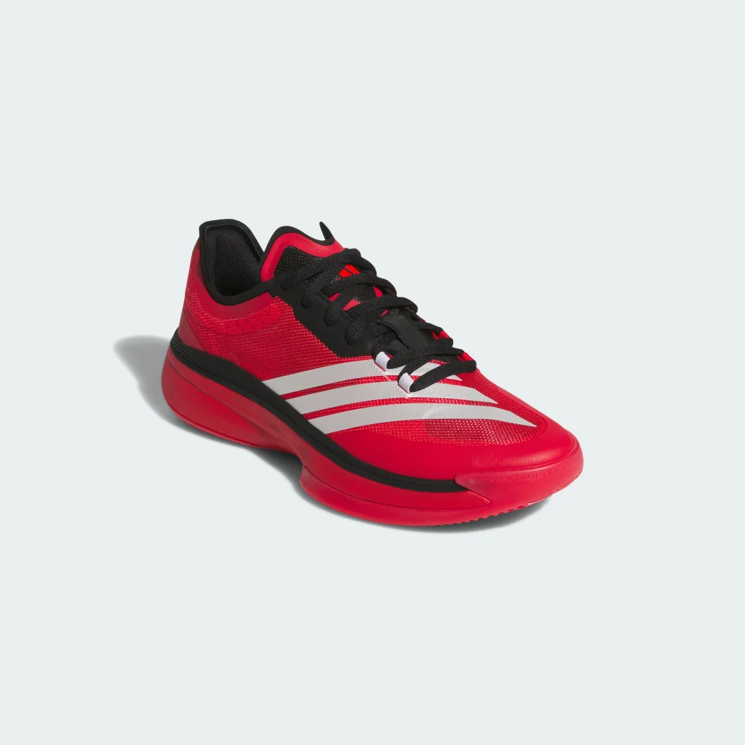 Detalle de Adizero Select 3.0 Low de Adidas — Zapatilla ligera en rojo para entrenamiento y pistas