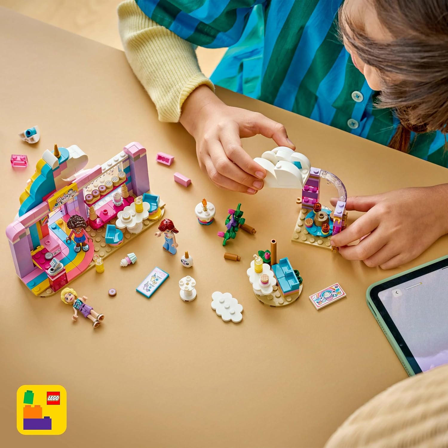 Thumbnail 6 de LEGO Friends Unicorn Dream Café 42684