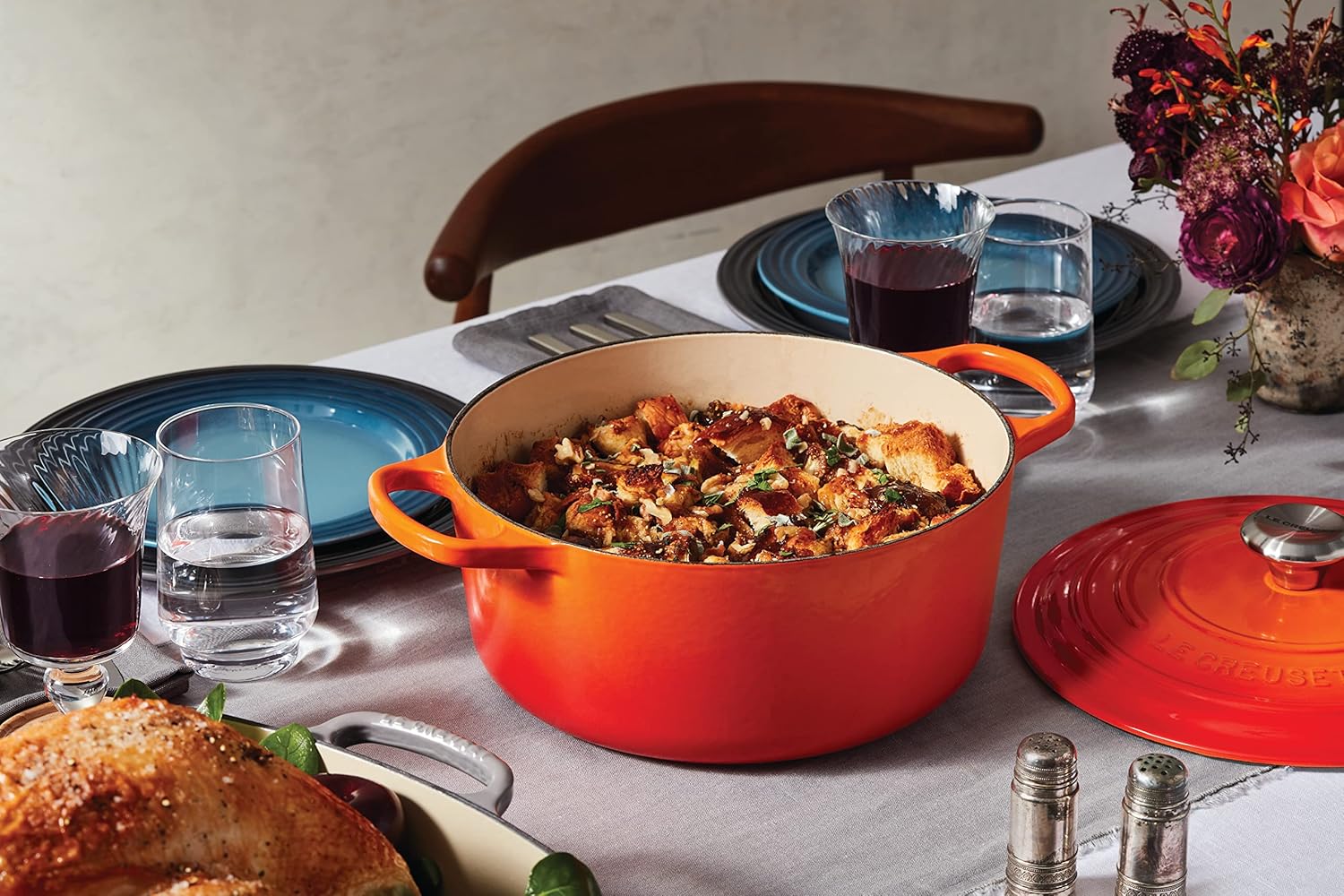 Thumbnail 4 de Le Creuset Signature Enamelled Cast Iron Round Casserole Dish with Lid, 30 cm (Volcanic) – 8.1 L