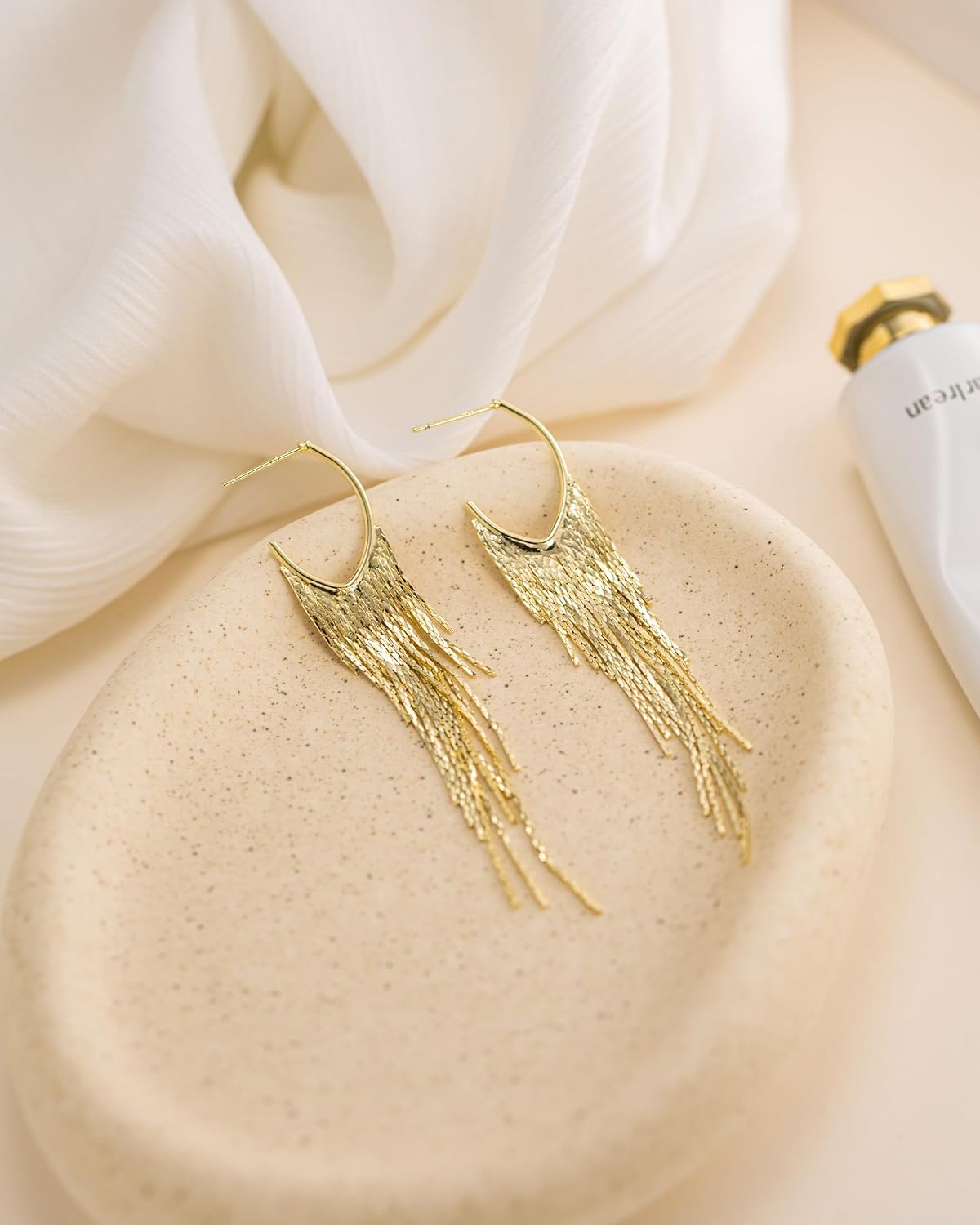 Detalle de HANLI Gold Earrings for Women — 14K Gold Plated Tassel Dangle Earrings
