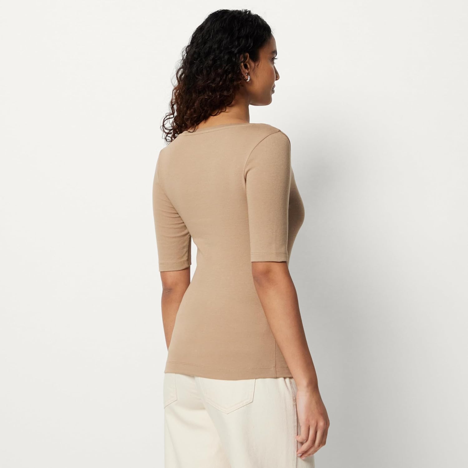 Detalle de Amazon Essentials Damen Halbarm-T-Shirt mit eckigem Ausschnitt in schmaler Passform