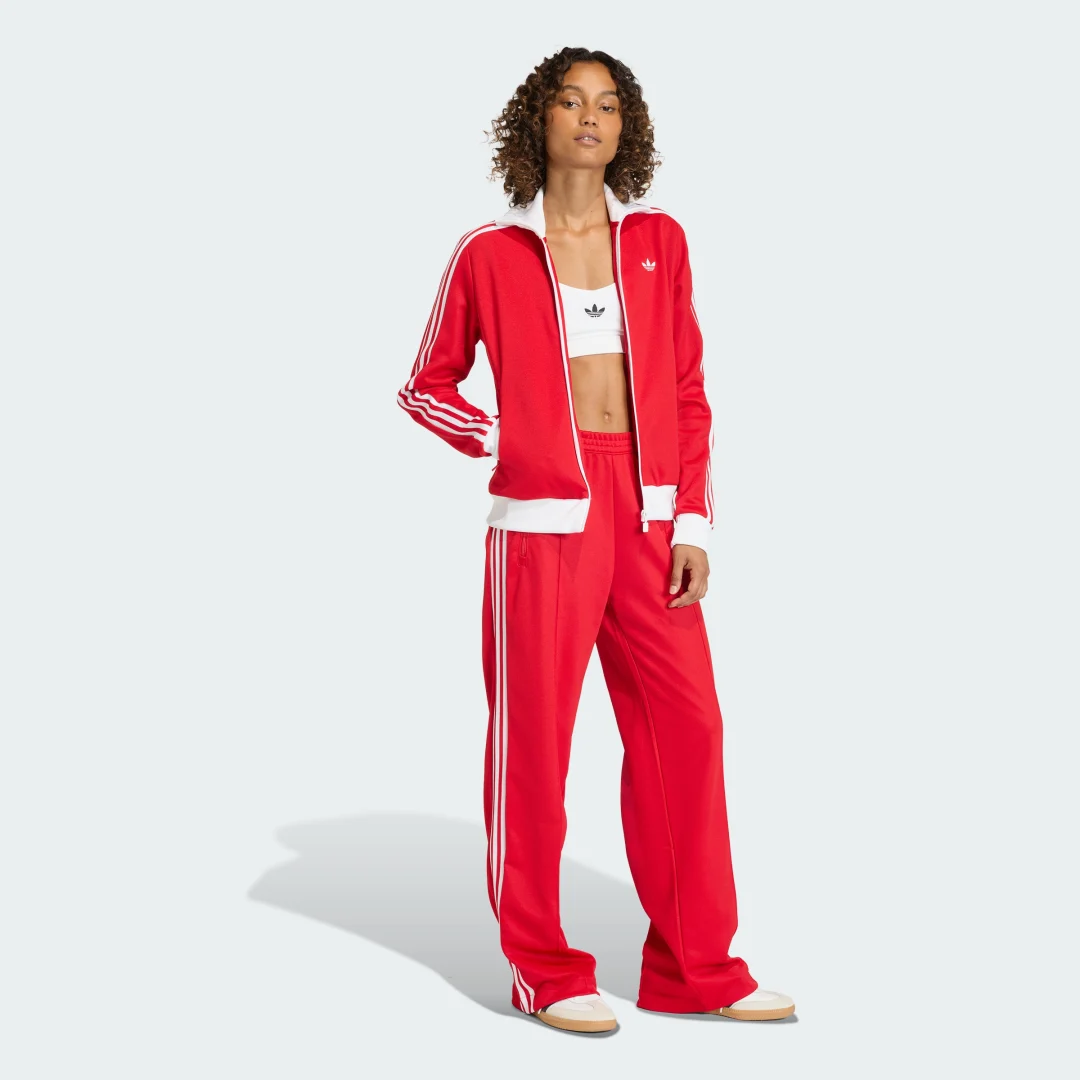 Detalle de CHAQUETA DEPORTIVA CLASSIC de Adidas — Rojo