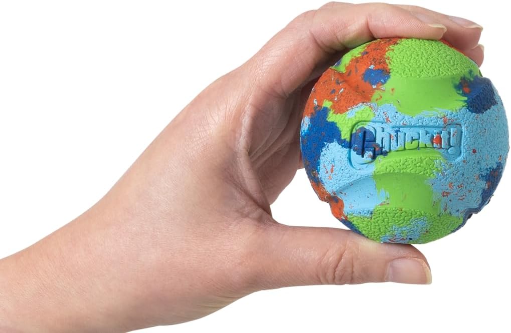 Detalle de Chuckit! Edizione limitata Dog Ball Eco Fetch Day — Ultra Ball Medio (6,3 cm) in gomma riciclata