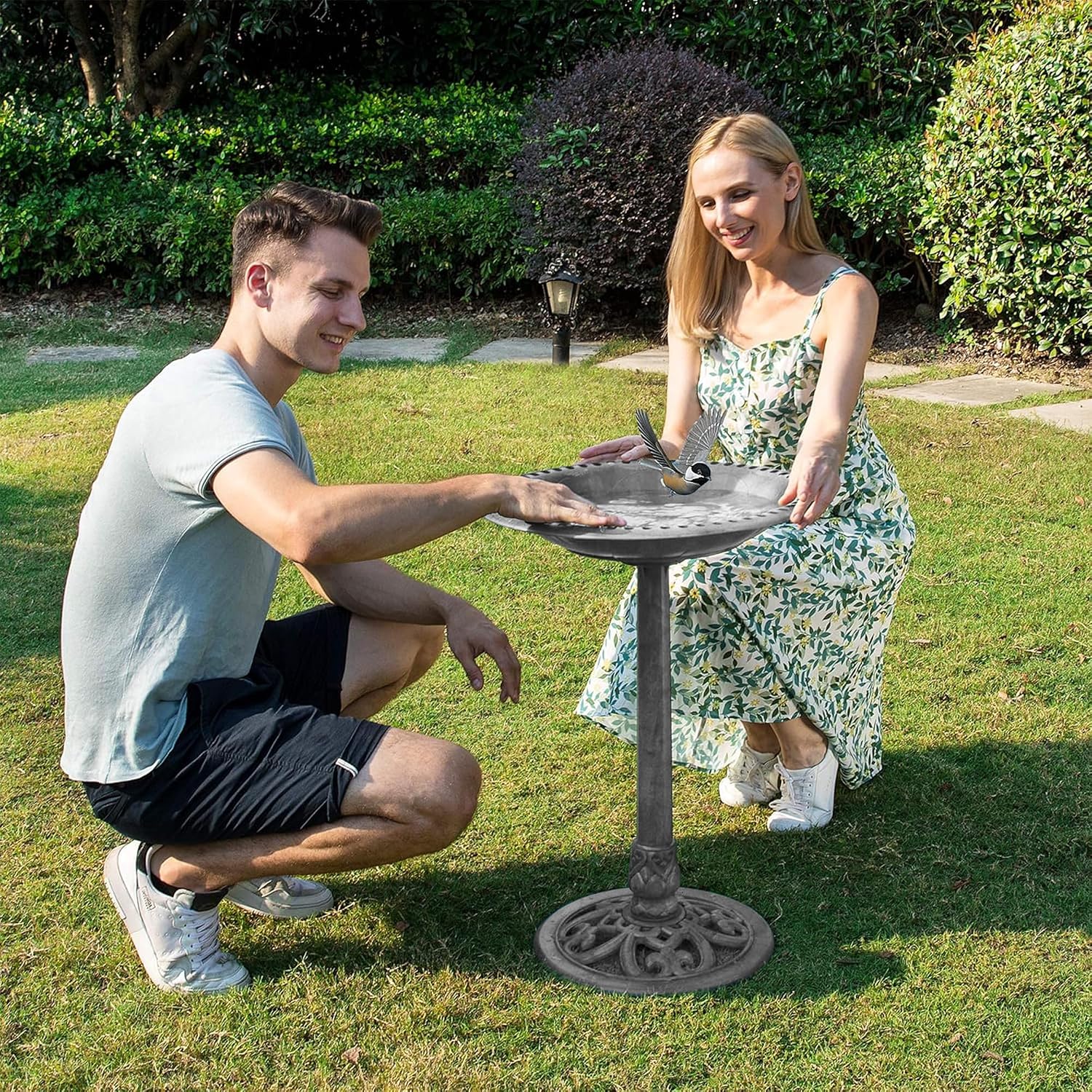 Detalle 2 de VIVOHOME garden birdbath with standing pedestal (71x50x50cm) – grey polyresin style with ground stakes