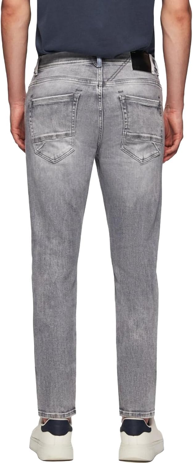 Detalle de LTB Jeans Uomo: versatilità e denim dallo stile contemporaneo