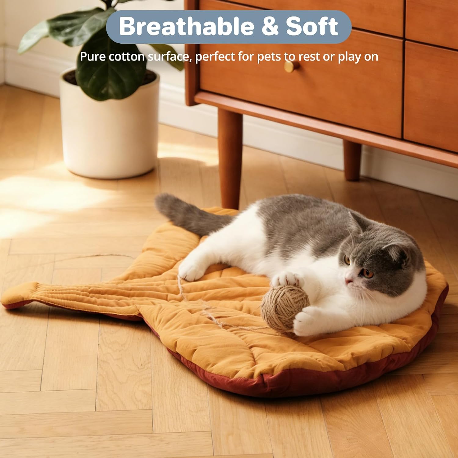 Detalle de Luvore Leaf Shaped Cute Cat Mat – 57x64cm Cotton Cozy Pet Bed for Cats and Small Dogs