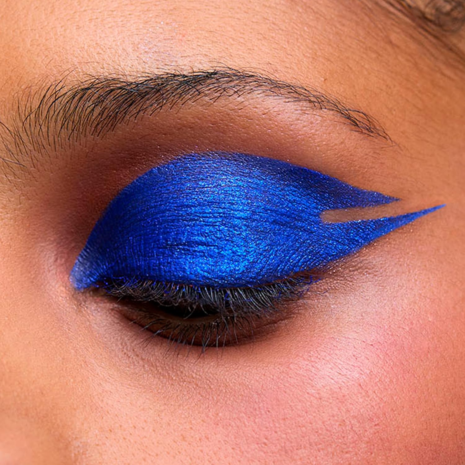 Thumbnail 1 de 3INA MAKEUP The 24H Color Liquid Eyeshadow 850 Blu elettrico – ombretto liquido waterproof 24 ore