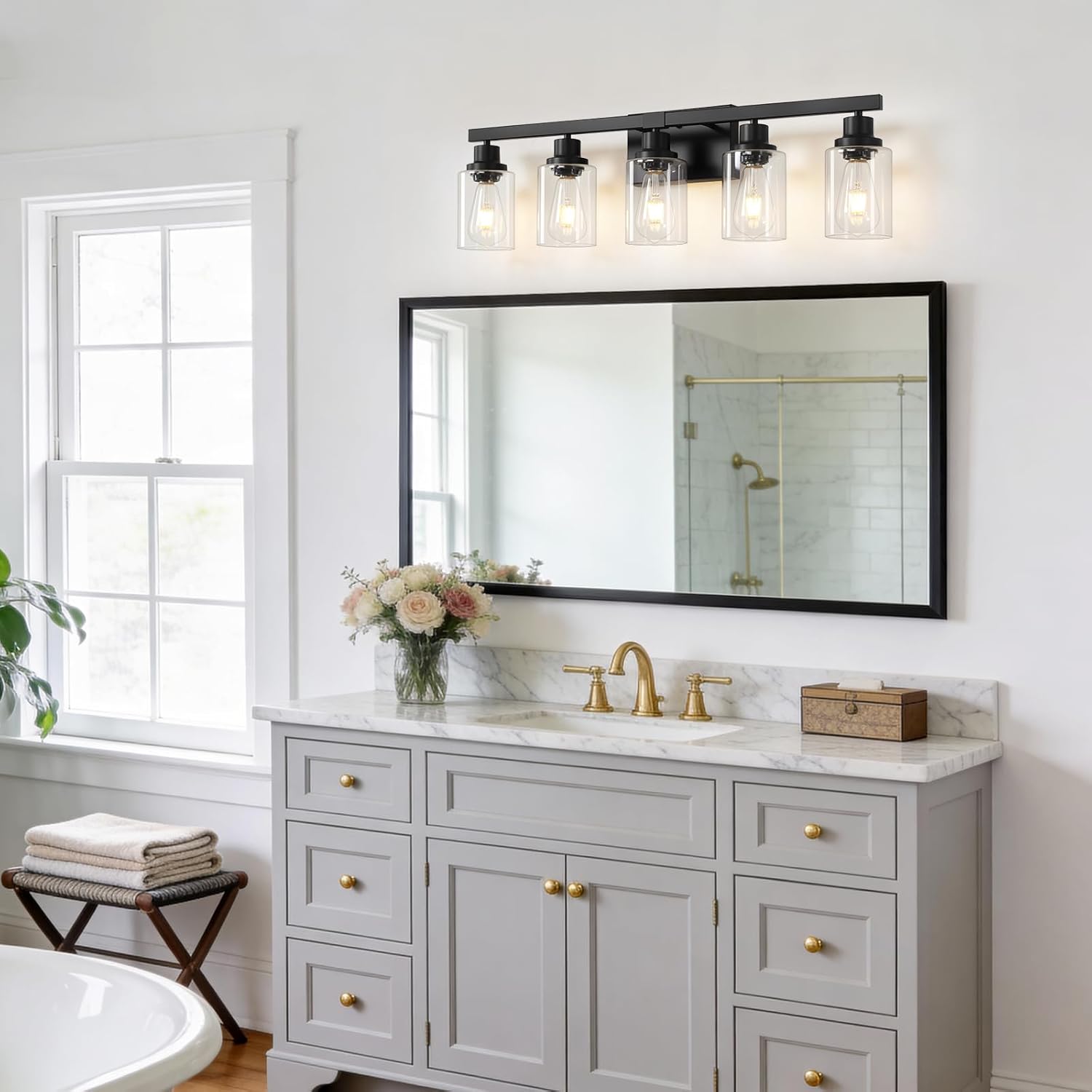 Detalle de DIKAIDA 5-Light Black Bathroom Vanity Light with Clear Glass Shades