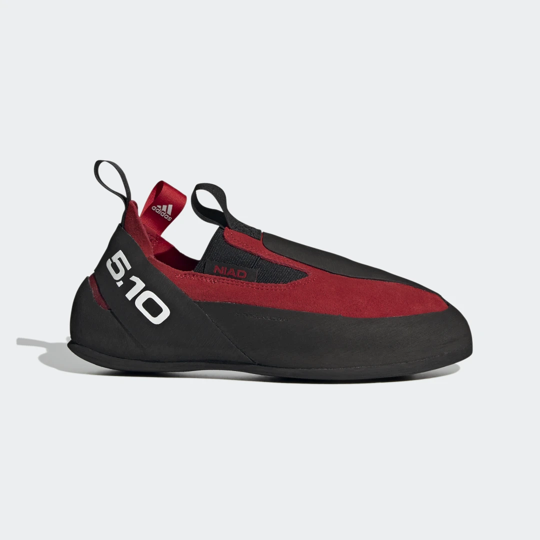 Detalle de Five Ten NIAD Moccasym: pie de gato en rojo de Adidas
