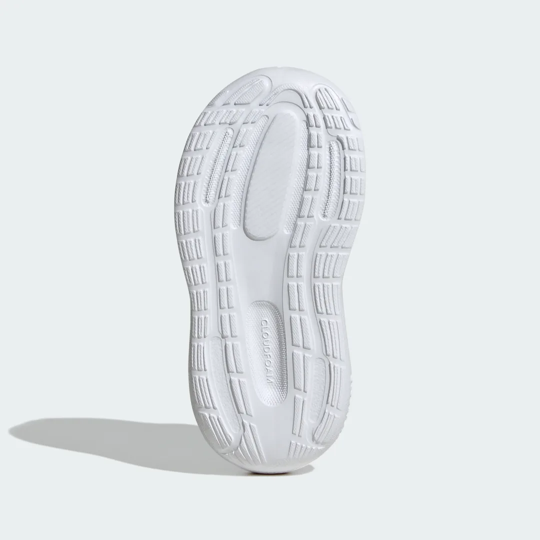 Detalle de Zapatilla Runfalcon 5 Kids de Adidas — comodidad y rendimiento para pequeños runners