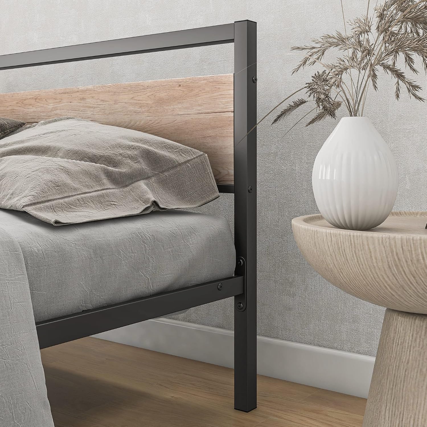 Detalle de BOFENG Full Metal Platform Bed Frame with Oak-Colour MDF Headboard