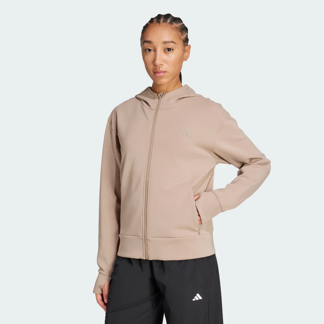 Detalle de Chaqueta con capucha Designed 4 Training de Adidas: una opción útil para entrenar con estilo en casa y al aire libre
