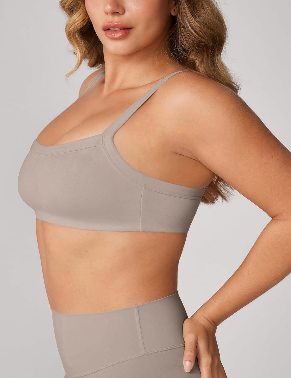 Detalle de UNISSU Hugcurve Adjustable Sports Bra Square Neck Wireless Padded Yoga Workout Tops