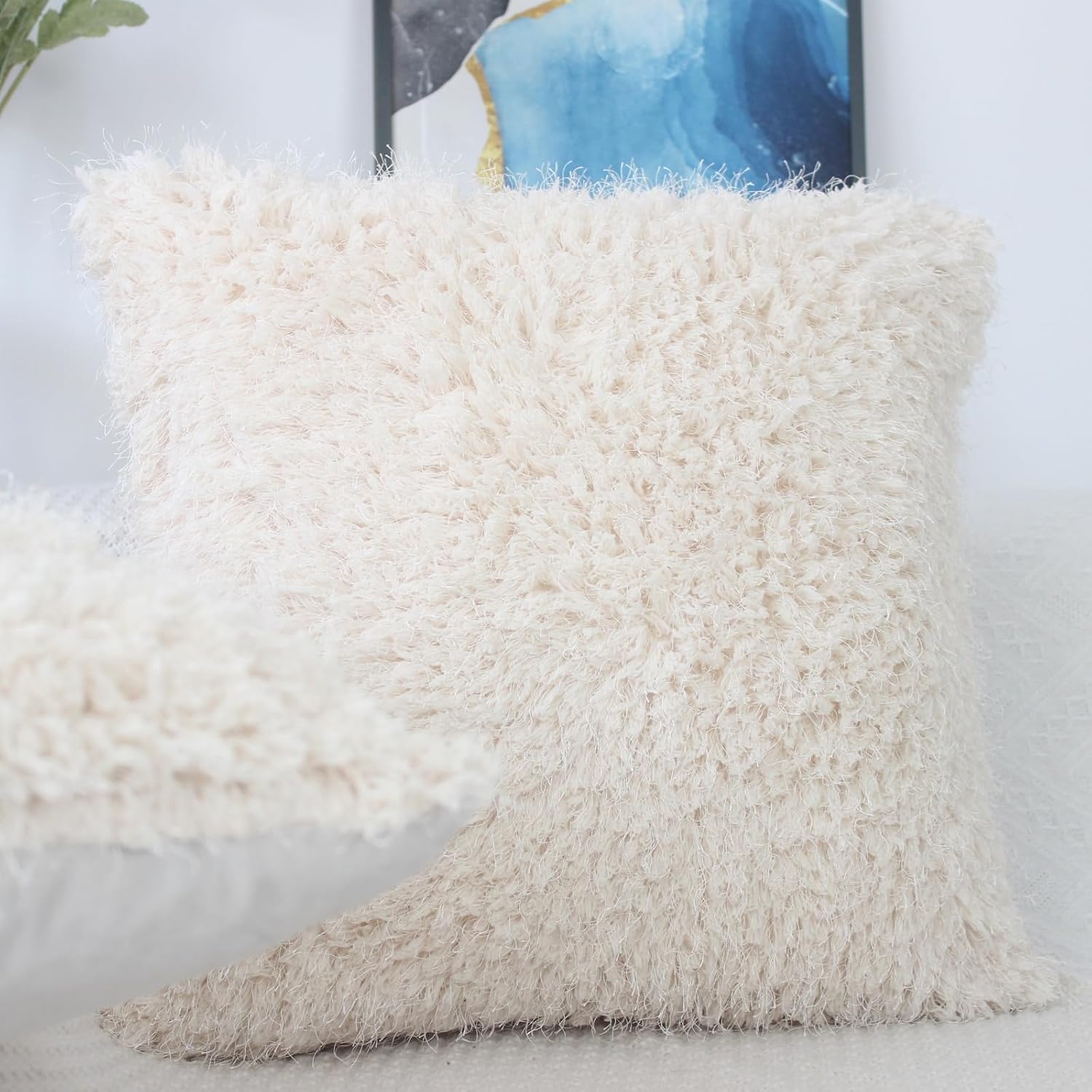 Detalle de OYIMUA Sherpa & silk-style faux fur cushion covers (50cm x 50cm), beige, set of 2