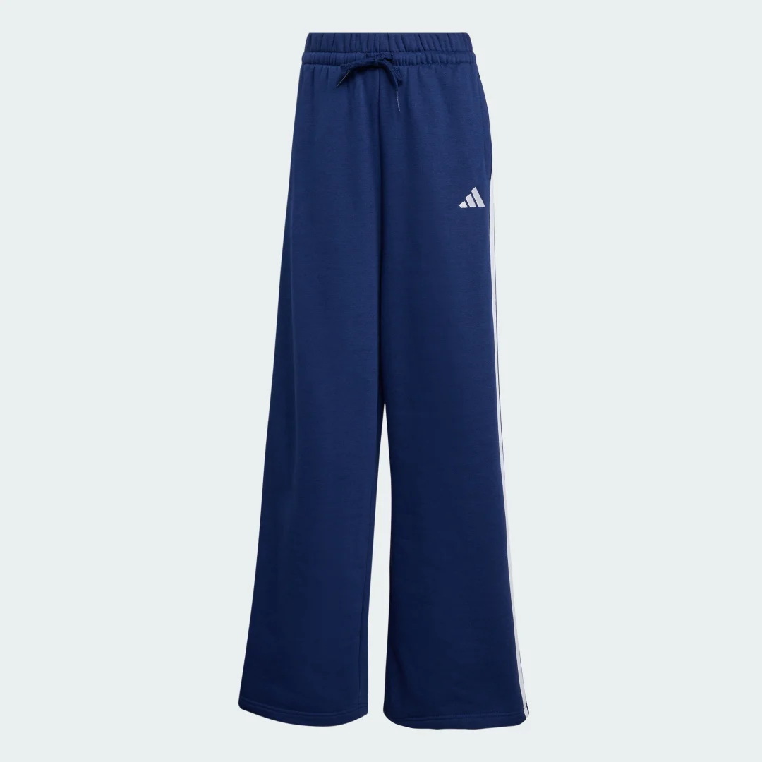 Detalle de Pantalón ancho de felpa adidas 3 Stripes (Azul) – comodidad urbana con un toque clásico