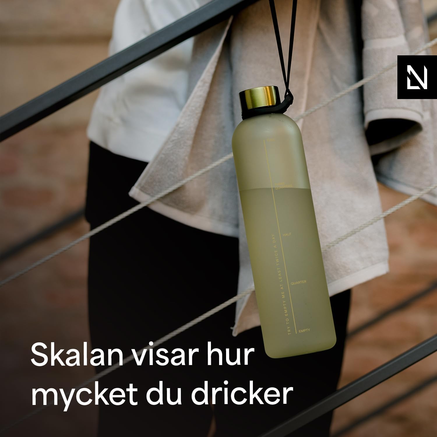 Thumbnail 3 de LARS NYSØM Blæst vattenflaska 1 l i Tritan för kolsyrad dryck, med två lock