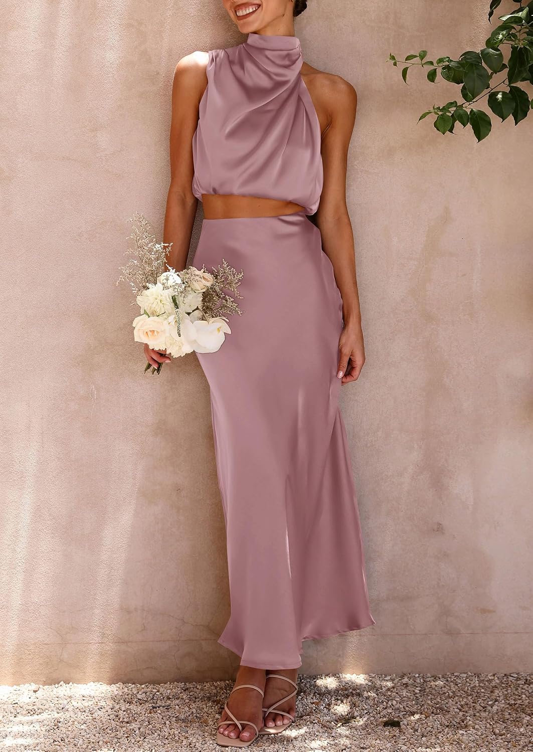 Detalle 2 de PRETTYGARDEN Women's 2 Piece Satin Outfits: Mock Neck Crop Top & Long Skirt Set