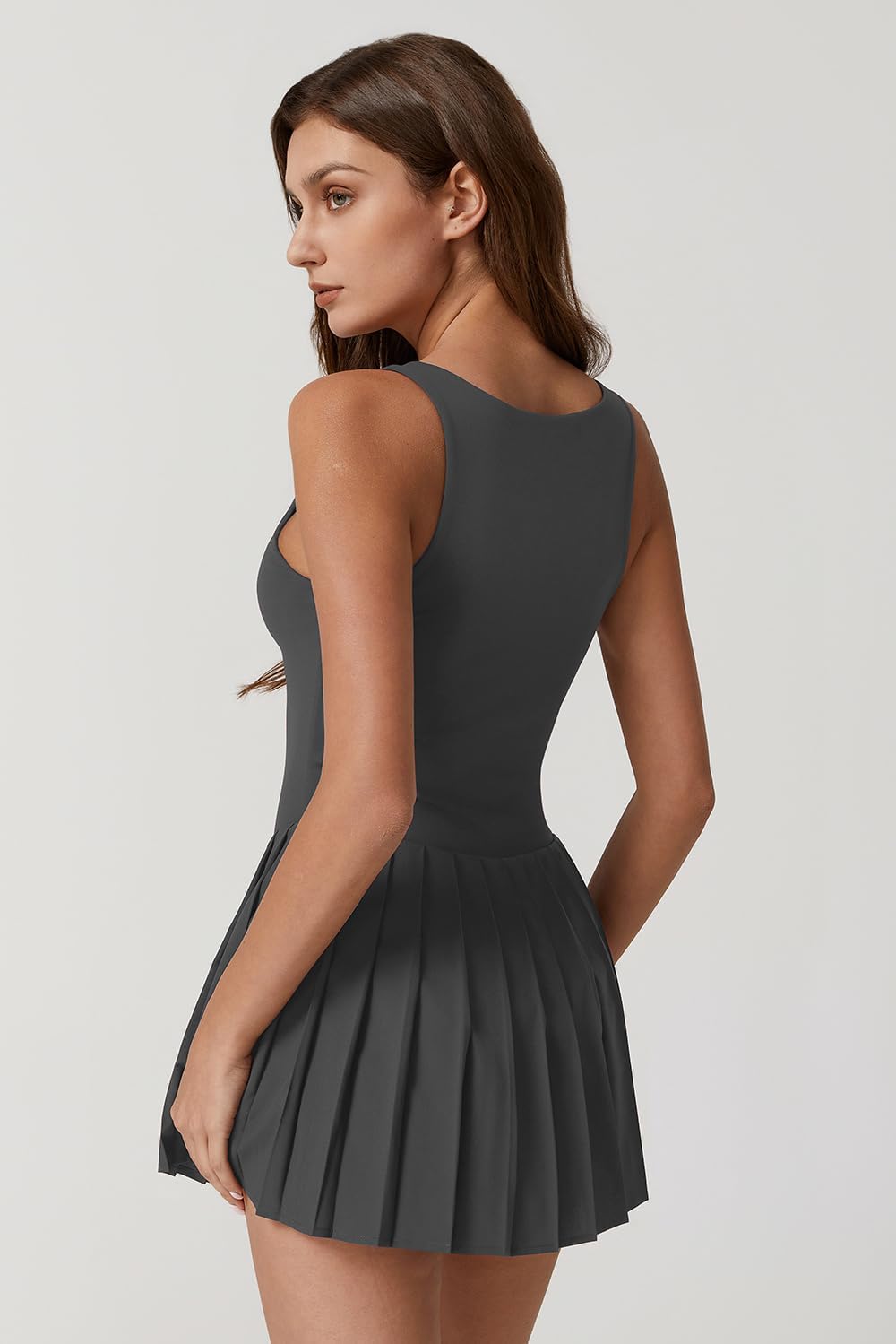 Detalle de QINSEN Women's Square Neck Tennis Dress with Built-In Shorts and Pockets