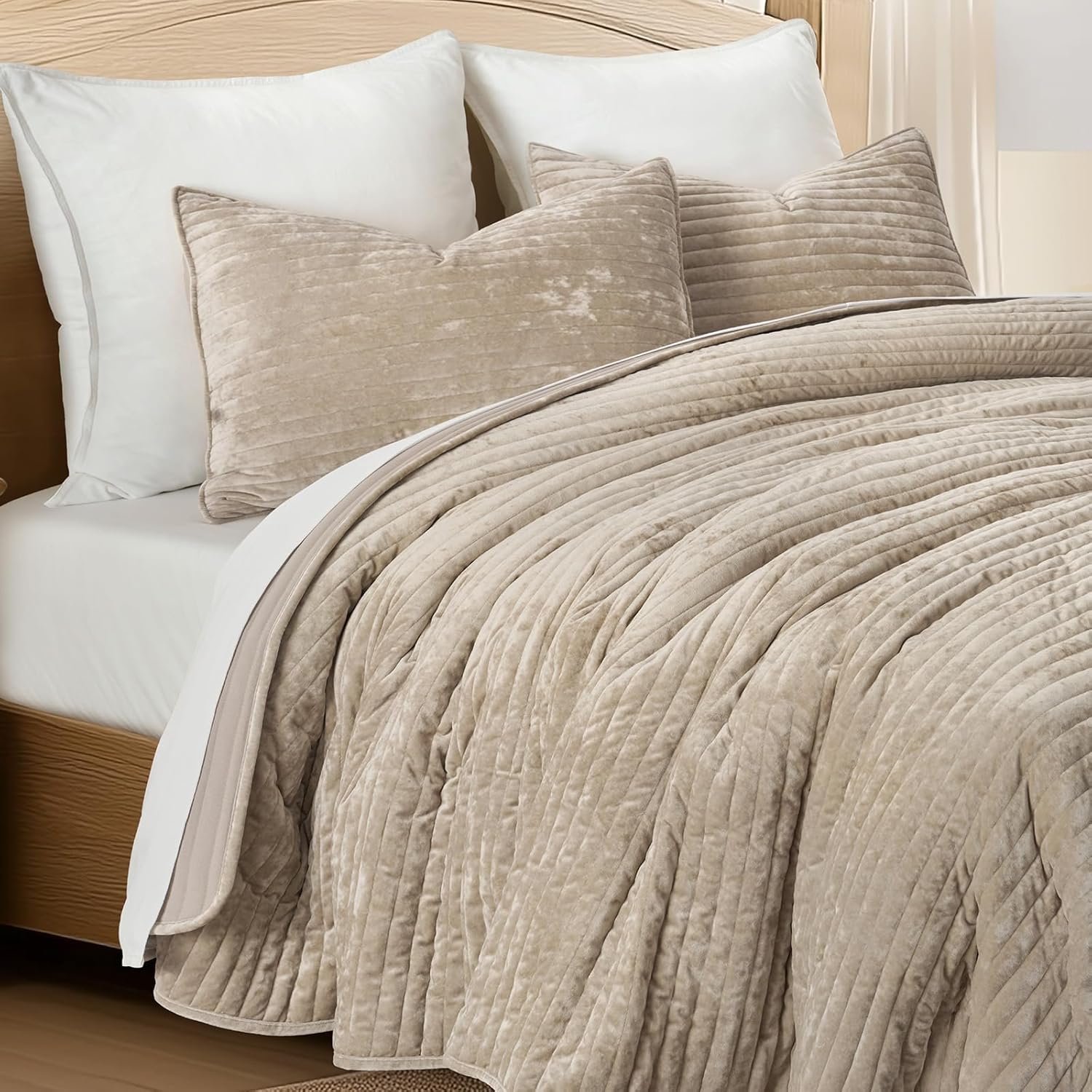 Thumbnail 5 de EVERGRACE Velvet Quilt Set (Queen) in Beige Taupe — Lightweight Channel Velvet Comforter with 2 Shams