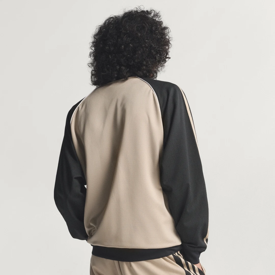 Detalle 2 de CHAQUETA DEPORTIVA HOLGADA DE MALLA – Adidas, beige