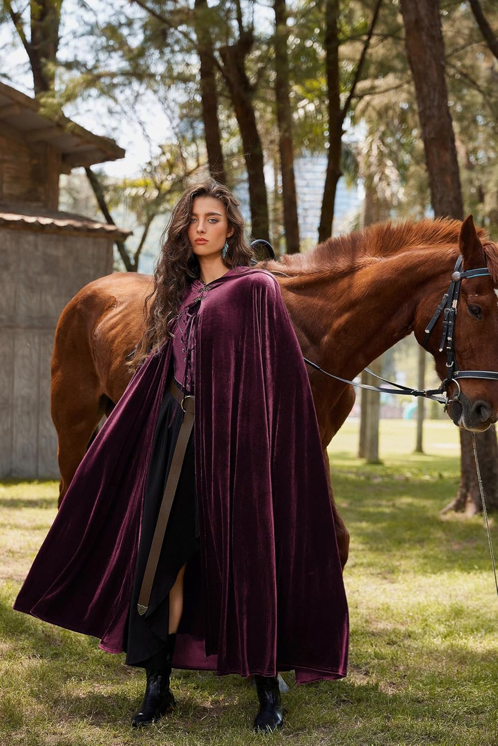 Detalle 2 de SCARLET DARKNESS Cape Renaissance maxi velours 1m80