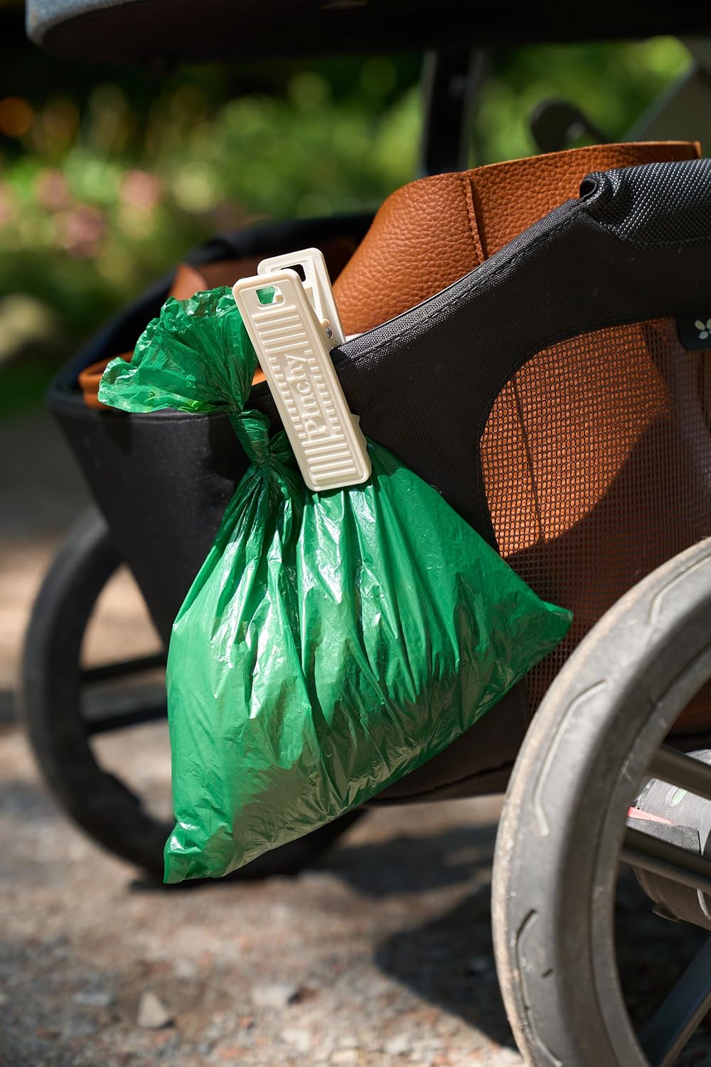 Detalle 2 de Pinchy Dog Waste Bag Holder for Strollers
