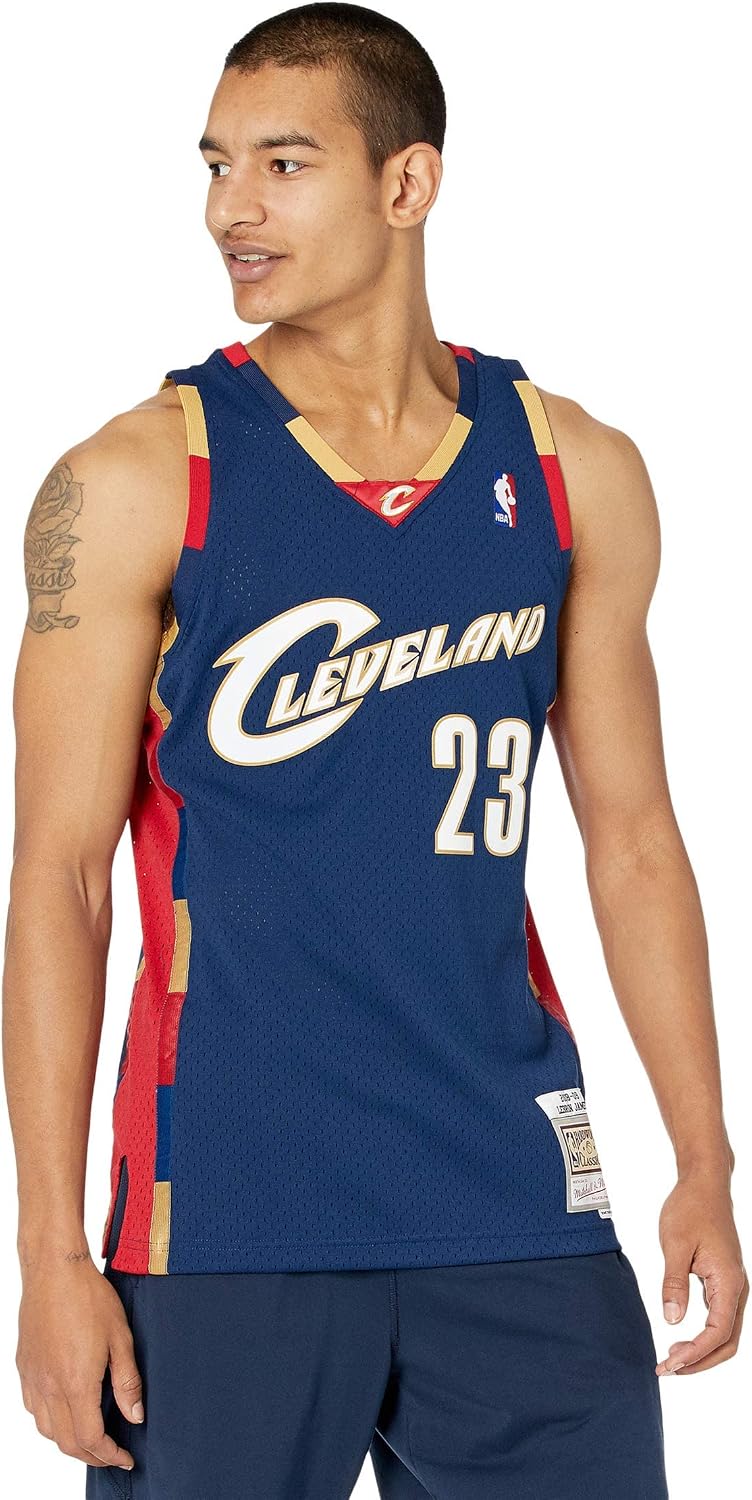 Detalle de Mitchell & Ness Lebron James 2008 Maglia Alternate