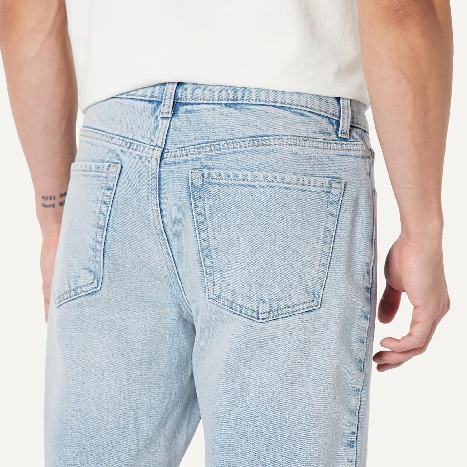 Detalle 2 de Amazon Essentials Herren Straight-Fit-Stretch-Jeansshorts – robuste Allrounder für warme Tage
