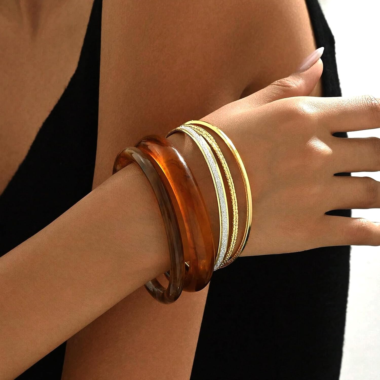 Detalle 2 de ÌF ME Acrylic Bangle Set in Resin