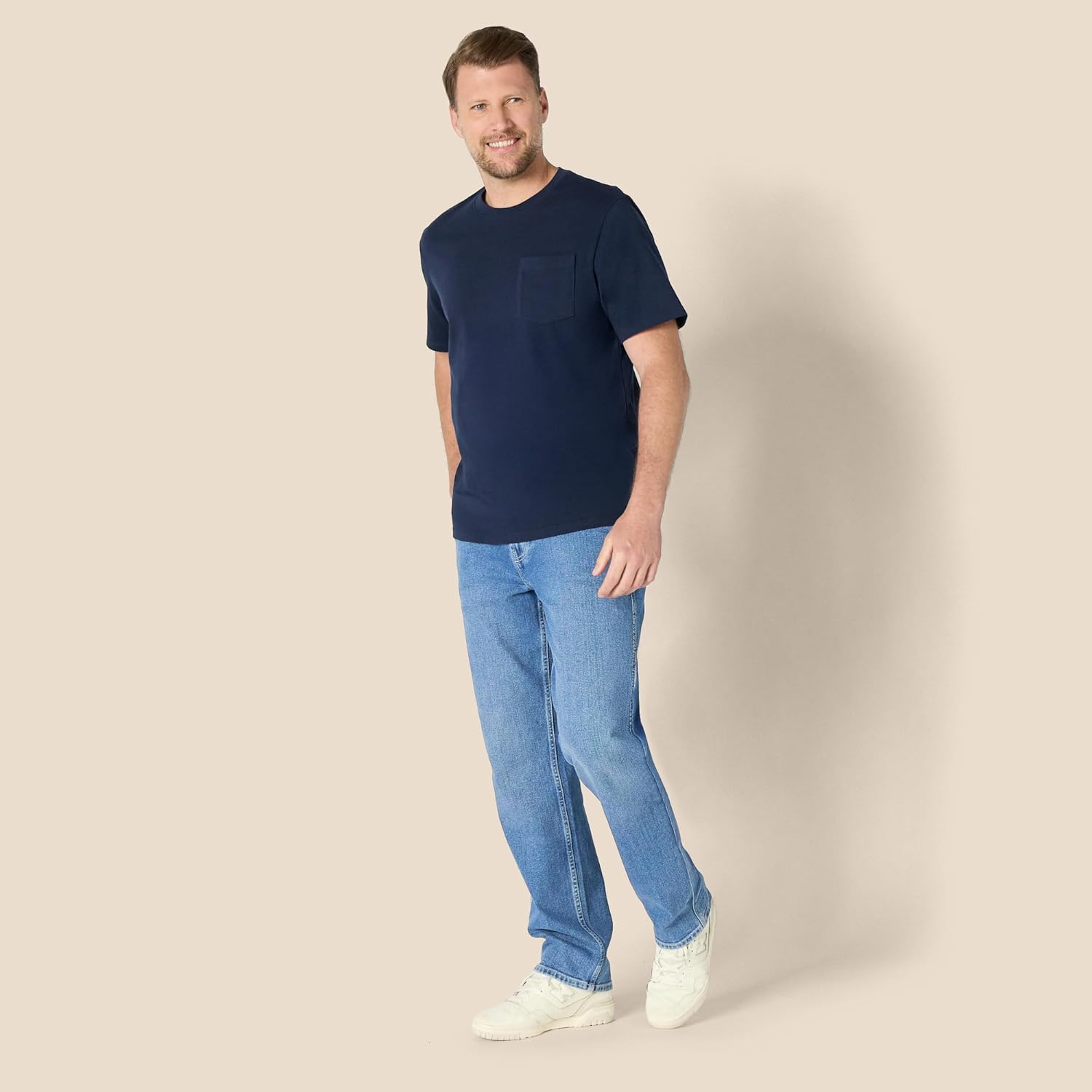 Thumbnail 4 de Amazon Essentials Herren T-Shirt aus schwerer Baumwolle mit Tasche (lockere Passform)