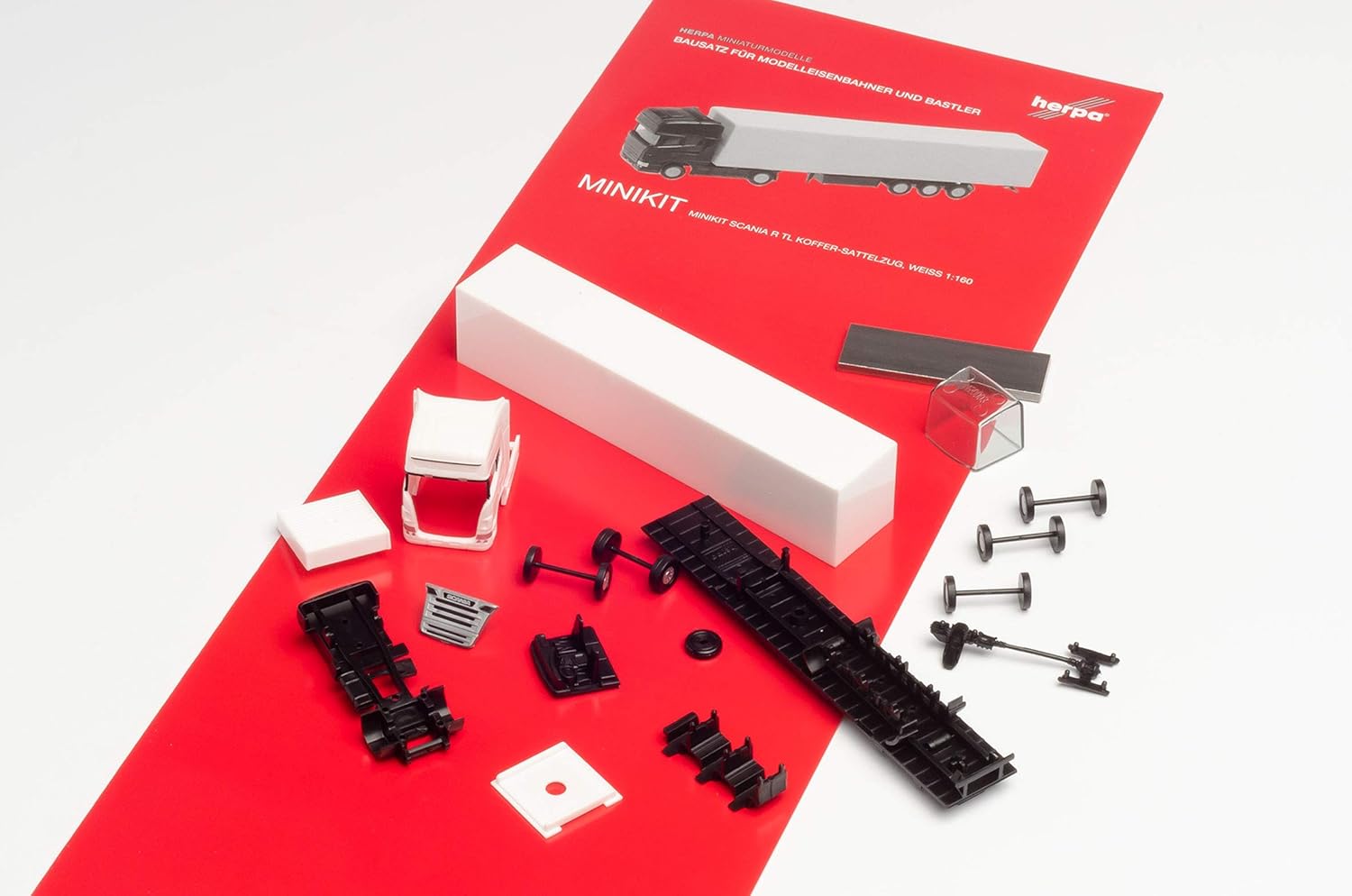Detalle de Herpa 013802 N Scania R TL Koffer-Sattelzug – Minikit, Weiß