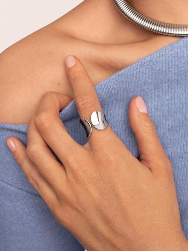 Detalle 2 de SINGULARU Anillo Honey ajustable de acero inoxidable bañada en oro, diseño orgánico irregular