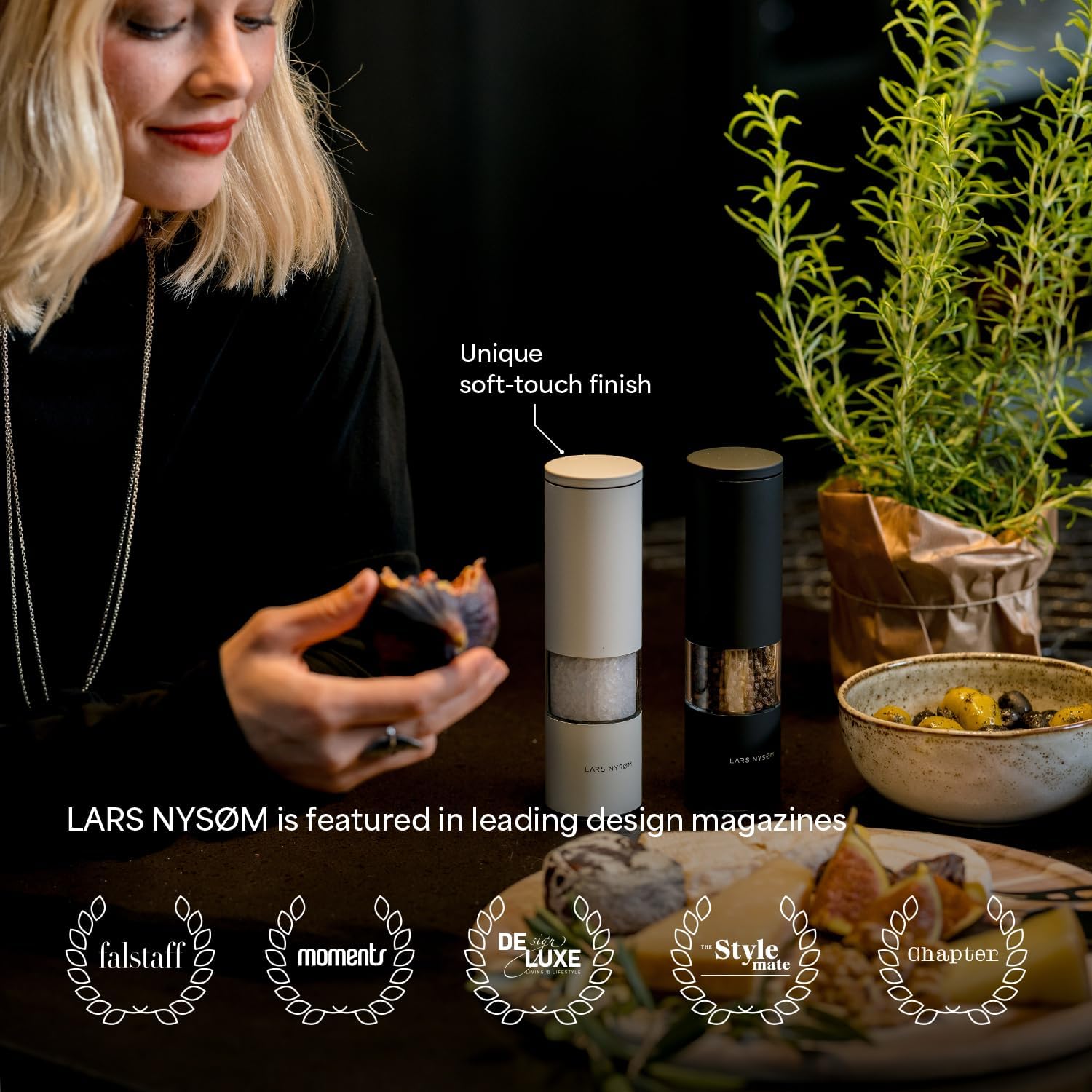 Detalle de LARS NYSØM Salt and Pepper Grinder Set – Manual, Stainless Steel, Sage Green