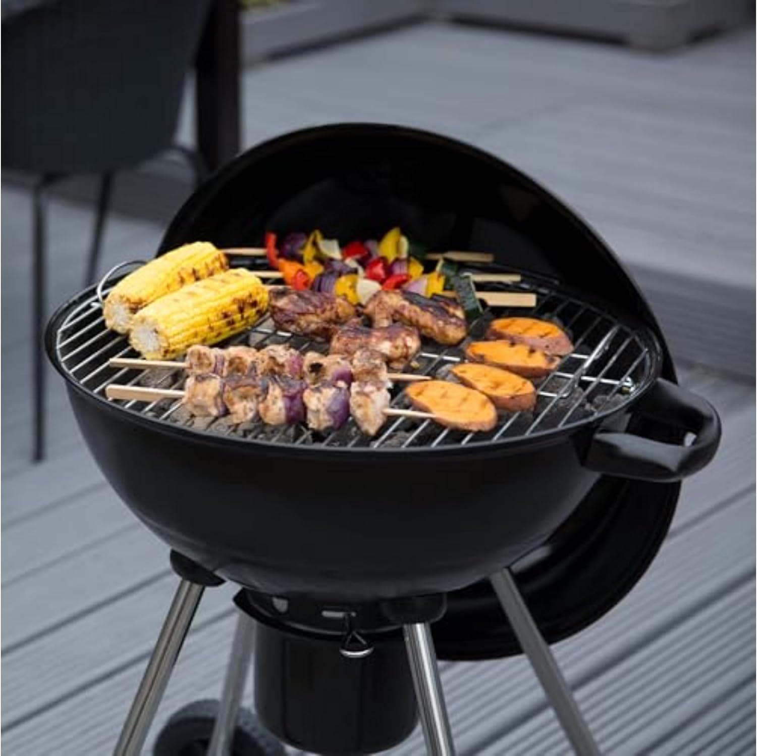 Detalle de George Foreman Portable Charcoal BBQ Round Kettle (47.5 cm) with Adjustable Vent & Integrated Thermometer