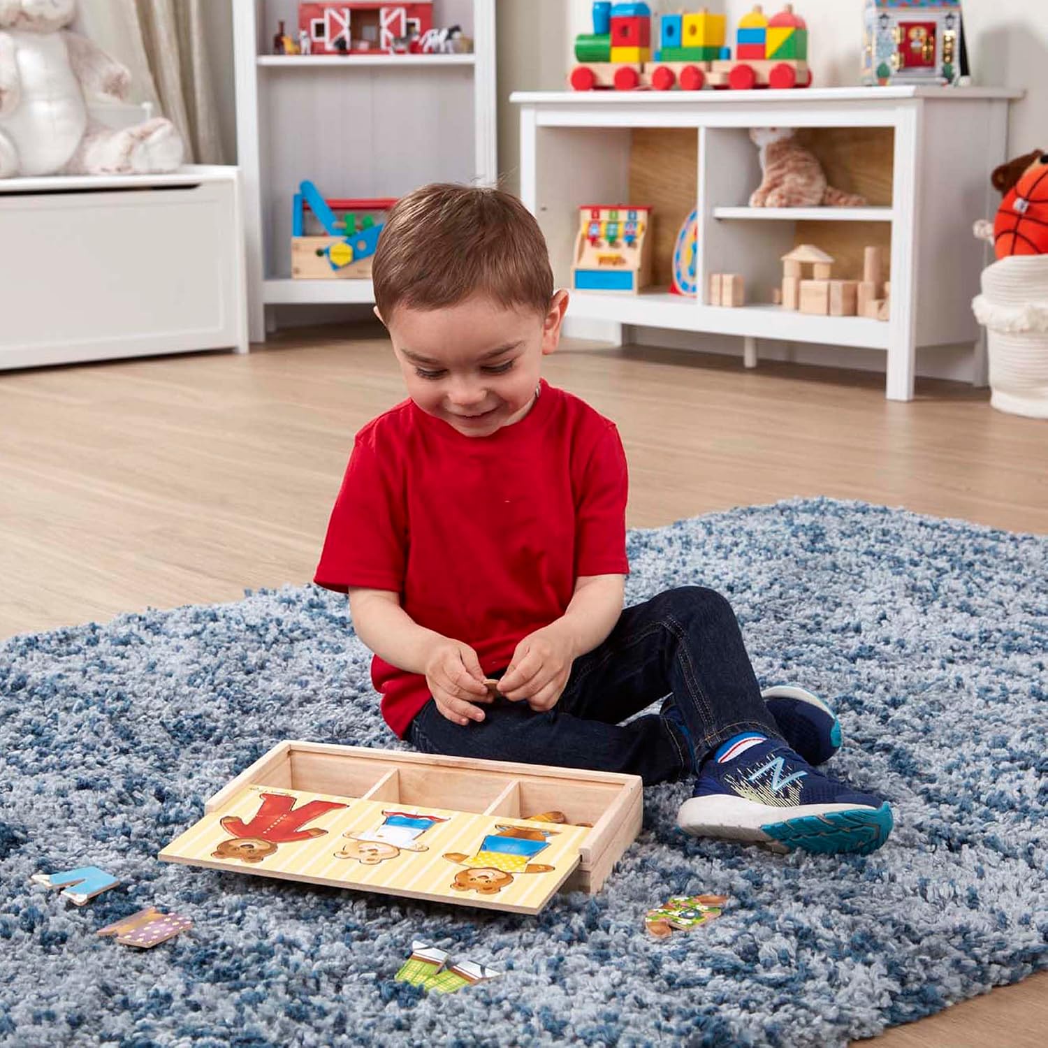 Detalle 2 de Melissa & Doug Wooden Bear Family Dress-Up Puzzle 45 pcs