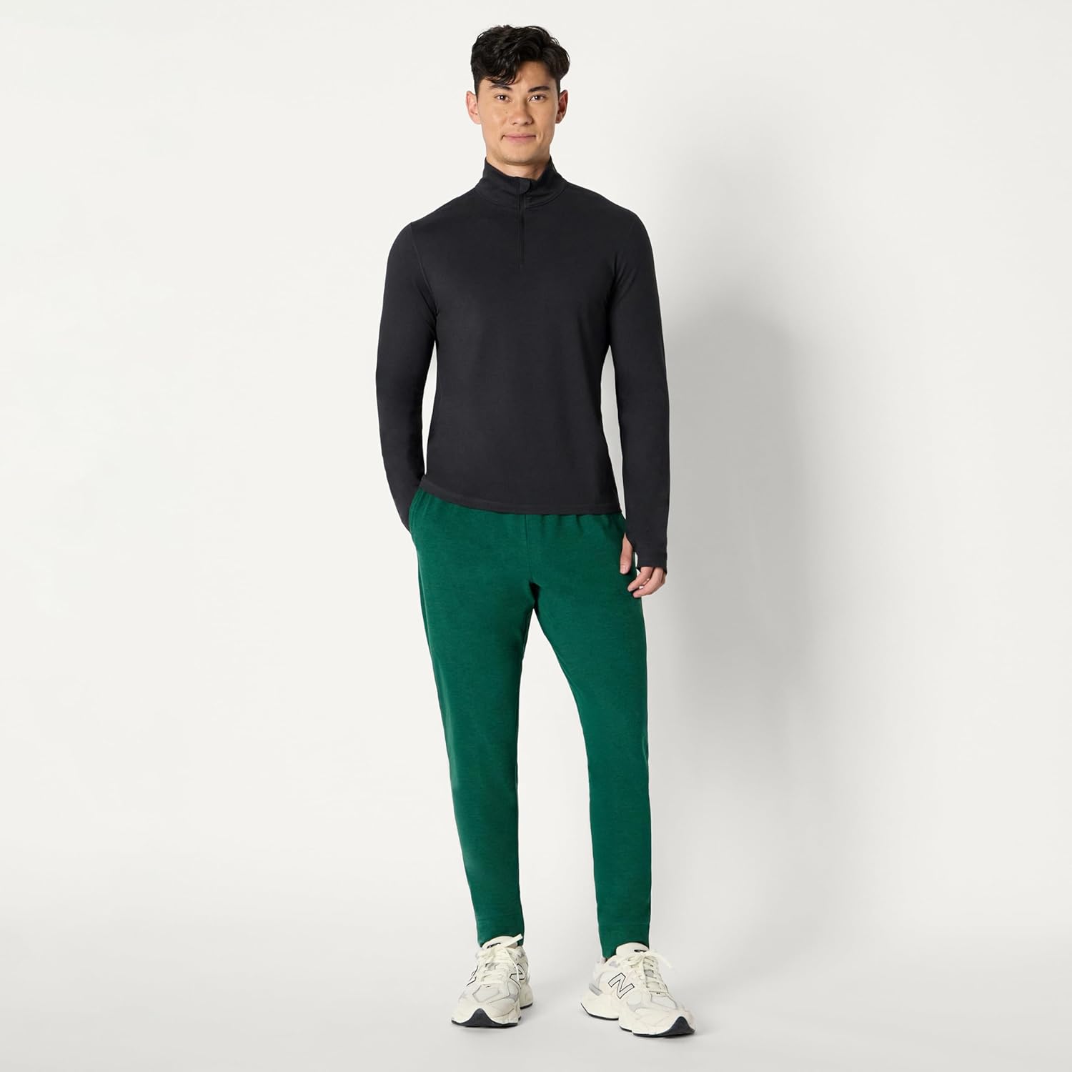 Thumbnail 4 de Amazon Essentials Men’s Athletic Soft Performance Lightweight Quarter-Zip Hoodie