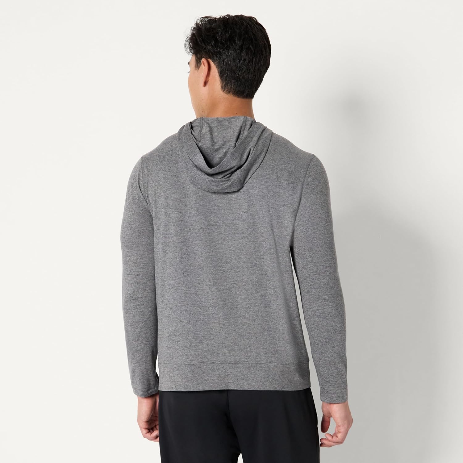 Detalle de Amazon Essentials Men's Athletic Soft Performance Lightweight Hoodie