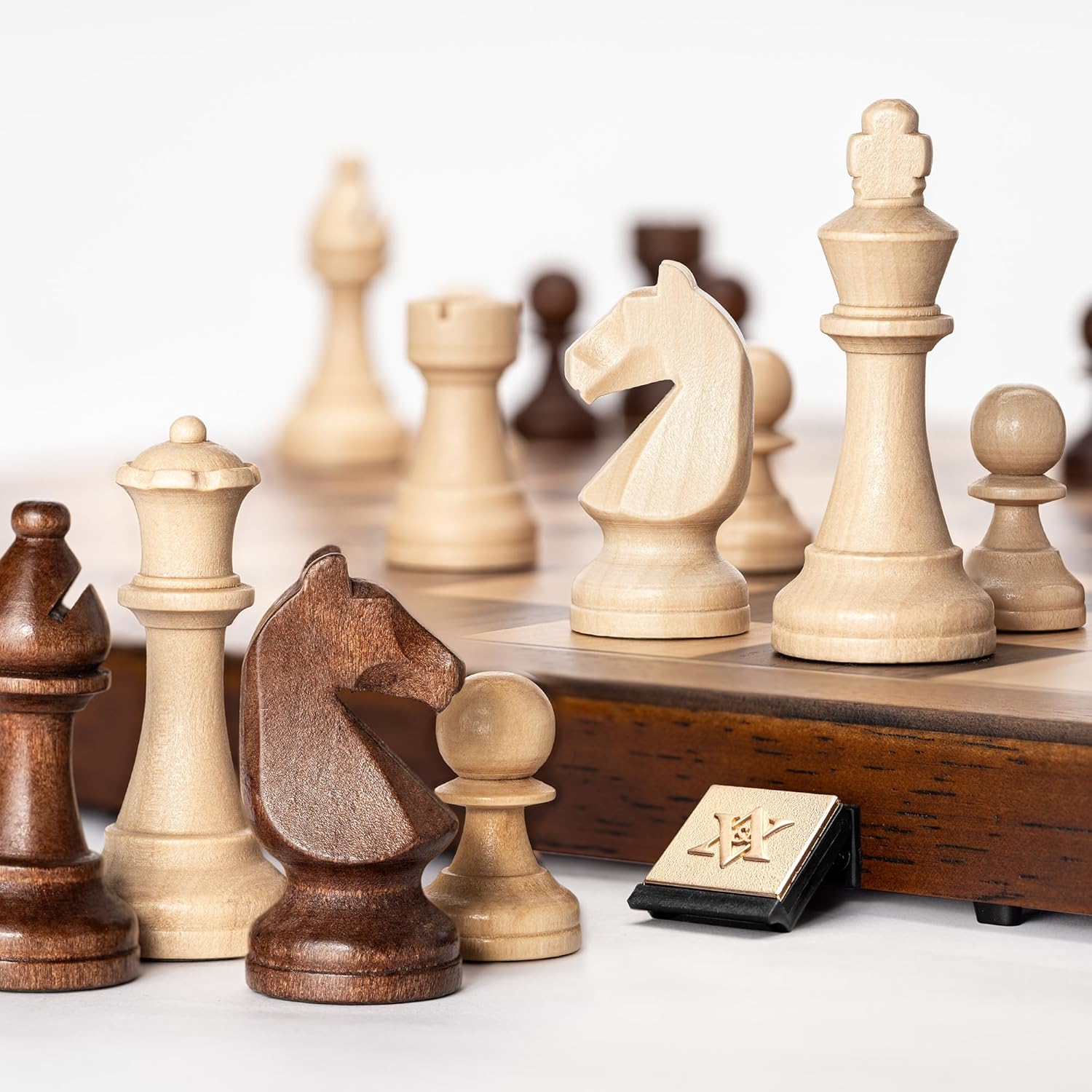 Thumbnail 1 de Ensemble d’échecs A&A en bois magnétique pliable (38 cm) – pièces Staunton