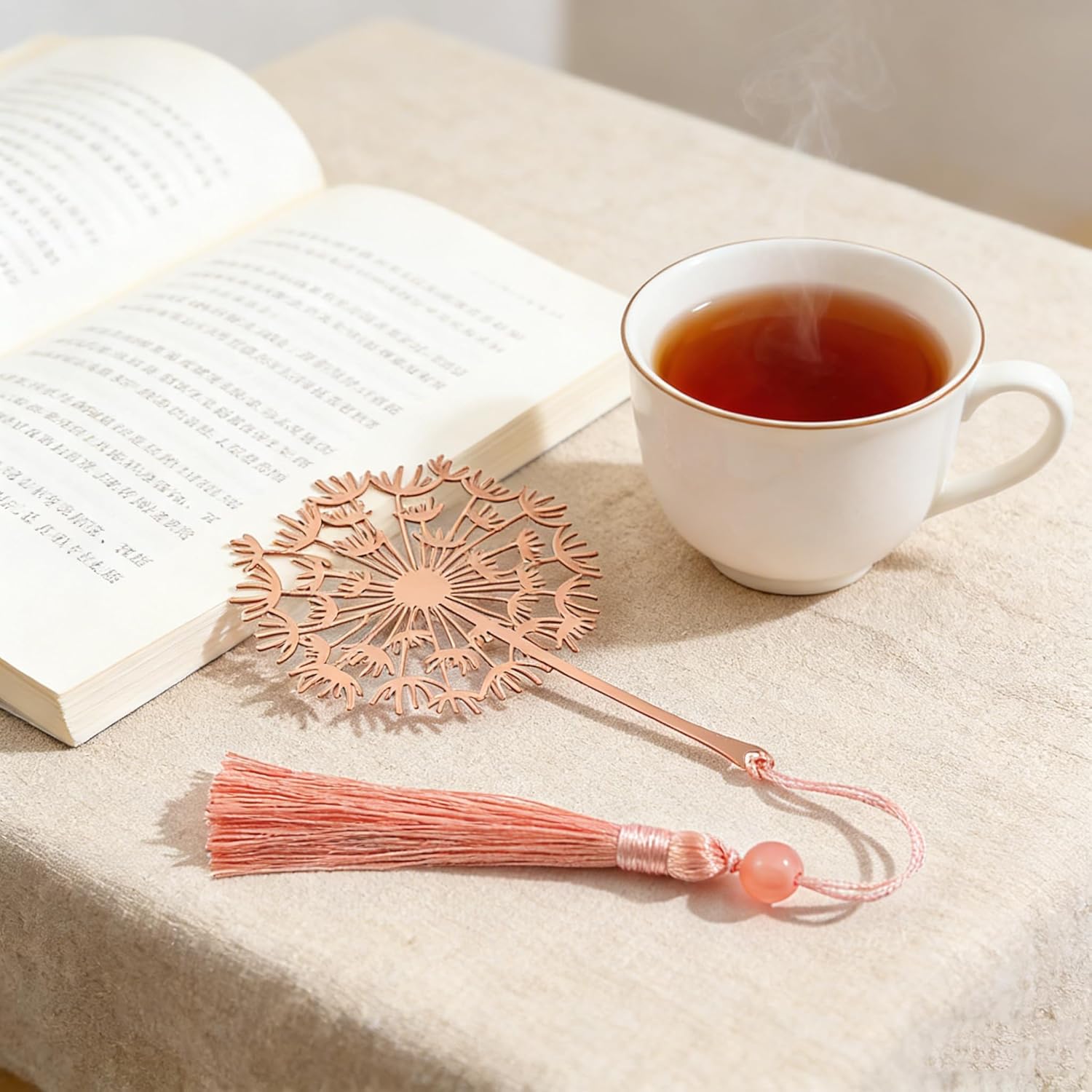 Detalle 2 de Elegant Rose Gold Dandelion Metal Bookmark with Tassel and Gift Box