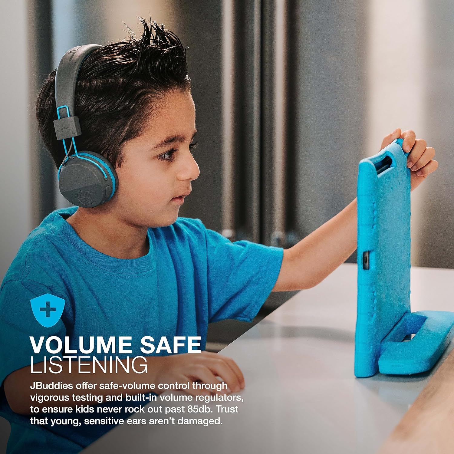 Thumbnail 2 de JLab JBuddies Studio Casque audio Bluetooth enfant (petite taille) avec limiteur de volume, micro et 24 h d’autonomie – Bleu
