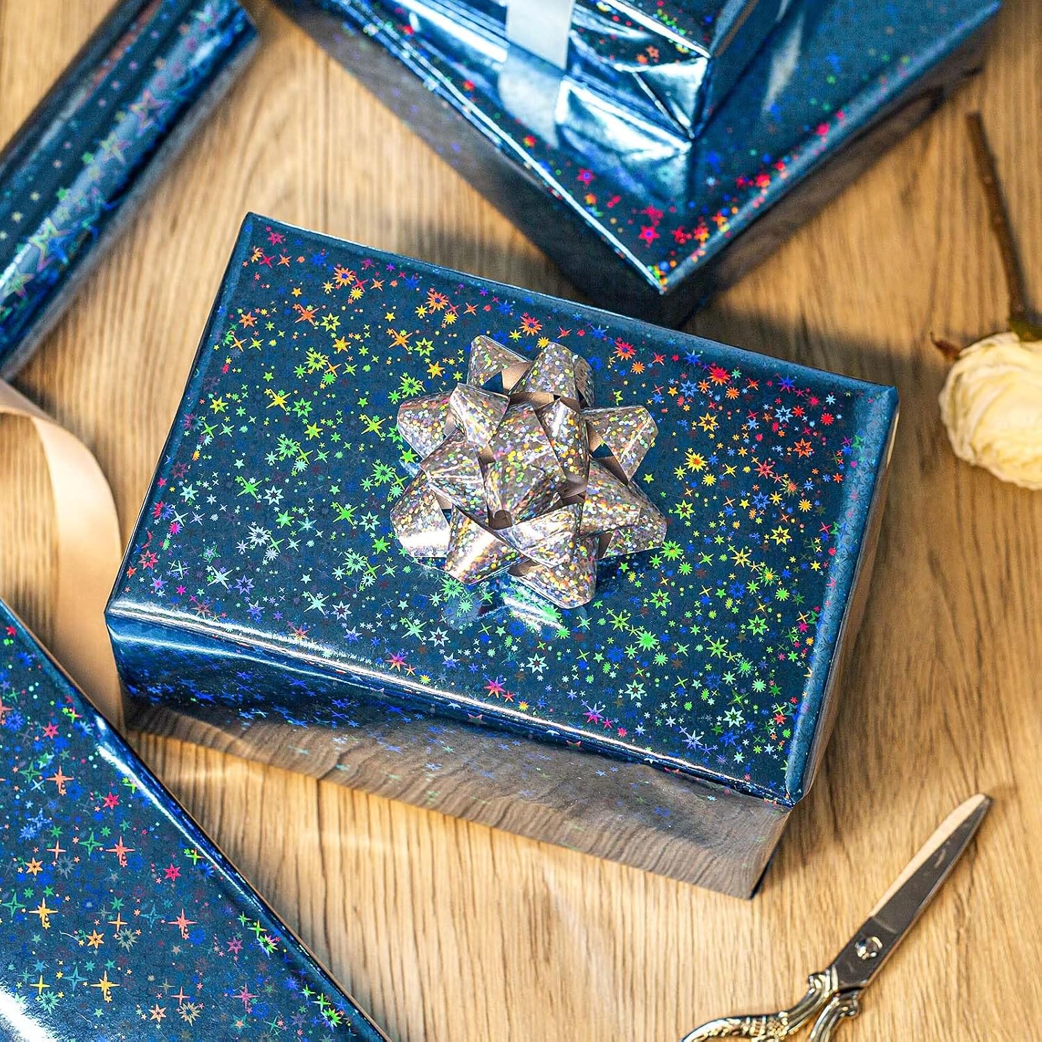 Thumbnail 4 de Wikadlik Blue Holographic Wrapping Paper with Cute Stars (43 cm x 10 m)