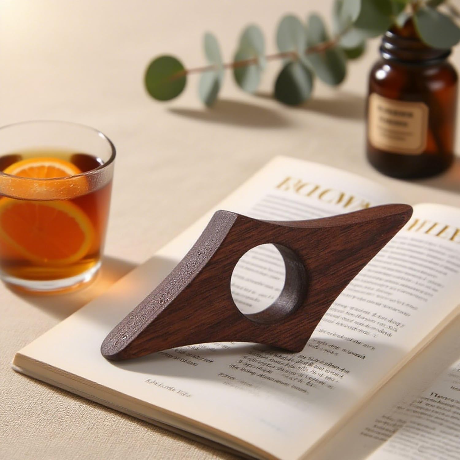 Thumbnail 1 de Handmade Walnut Page Holder Thumb Ring Book Holder – wooden hand grip for one-handed reading in bed