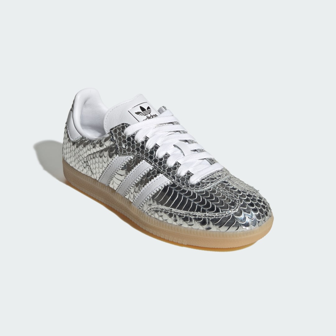Detalle de Zapatilla Samba de Adidas — color plateado