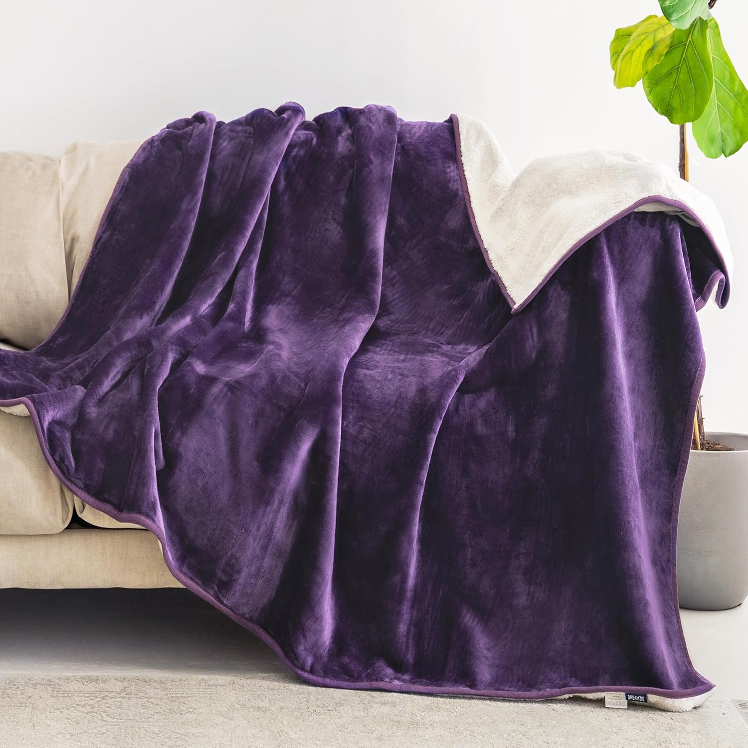 Thumbnail 2 de Dreamzie wasserfeste Decke 127x152 cm – reversible Hundedecke für Sofa & Bett, Sherpa-Fleece, waschbar (violett)