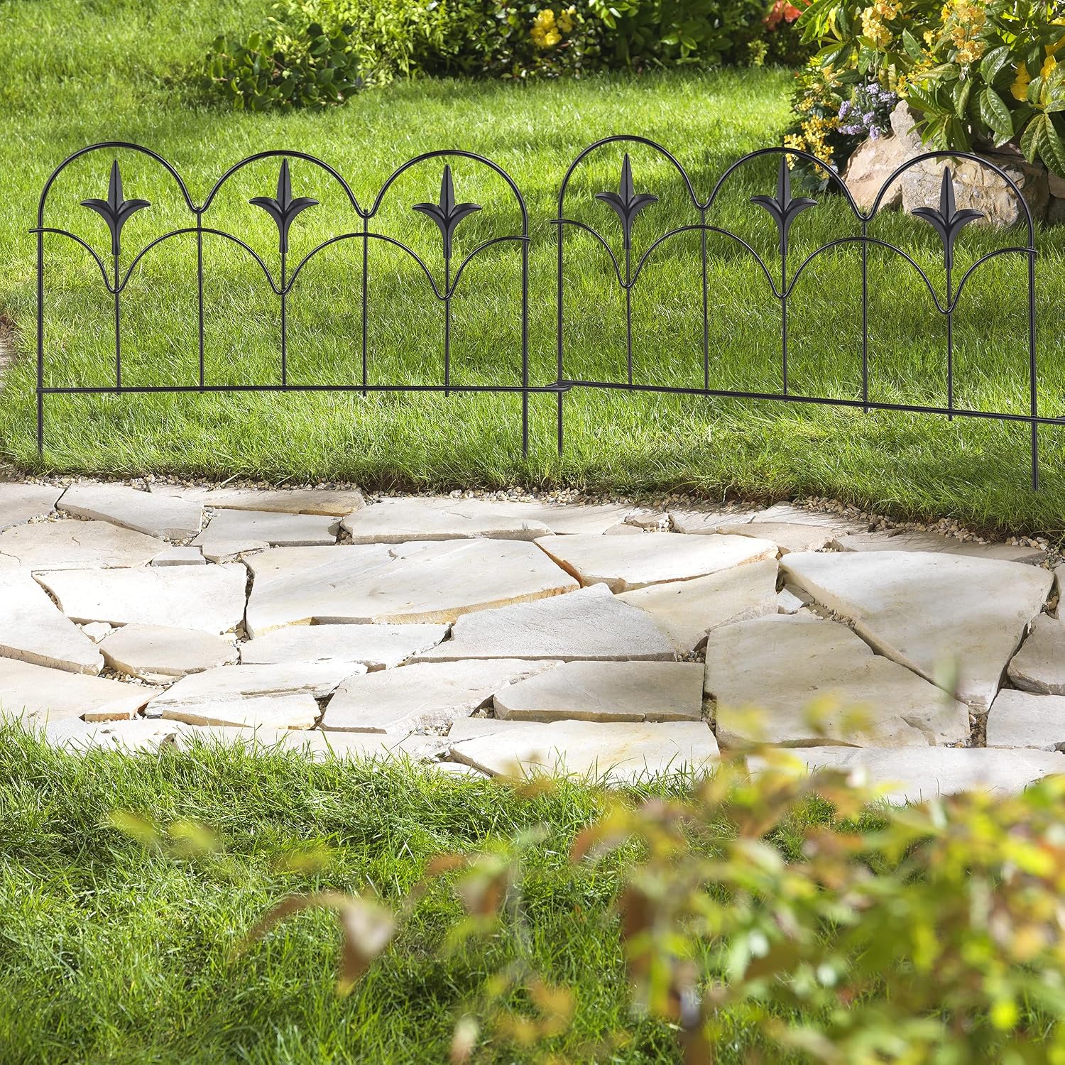 Detalle de Relaxdays Decorative Garden Fencing: Set of 4 Fleur-de-Lis Panels, 39 x 28.5 cm