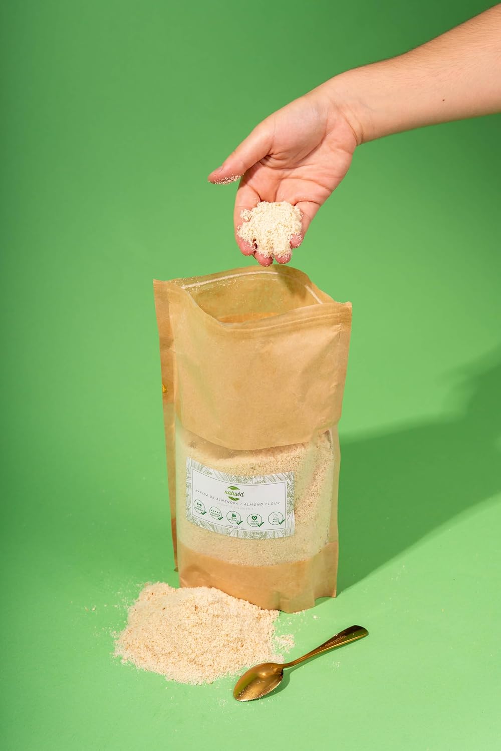 Detalle de Farine d'amande crue, moulue et épluchée – 1 kg, Keto-friendly et vegan