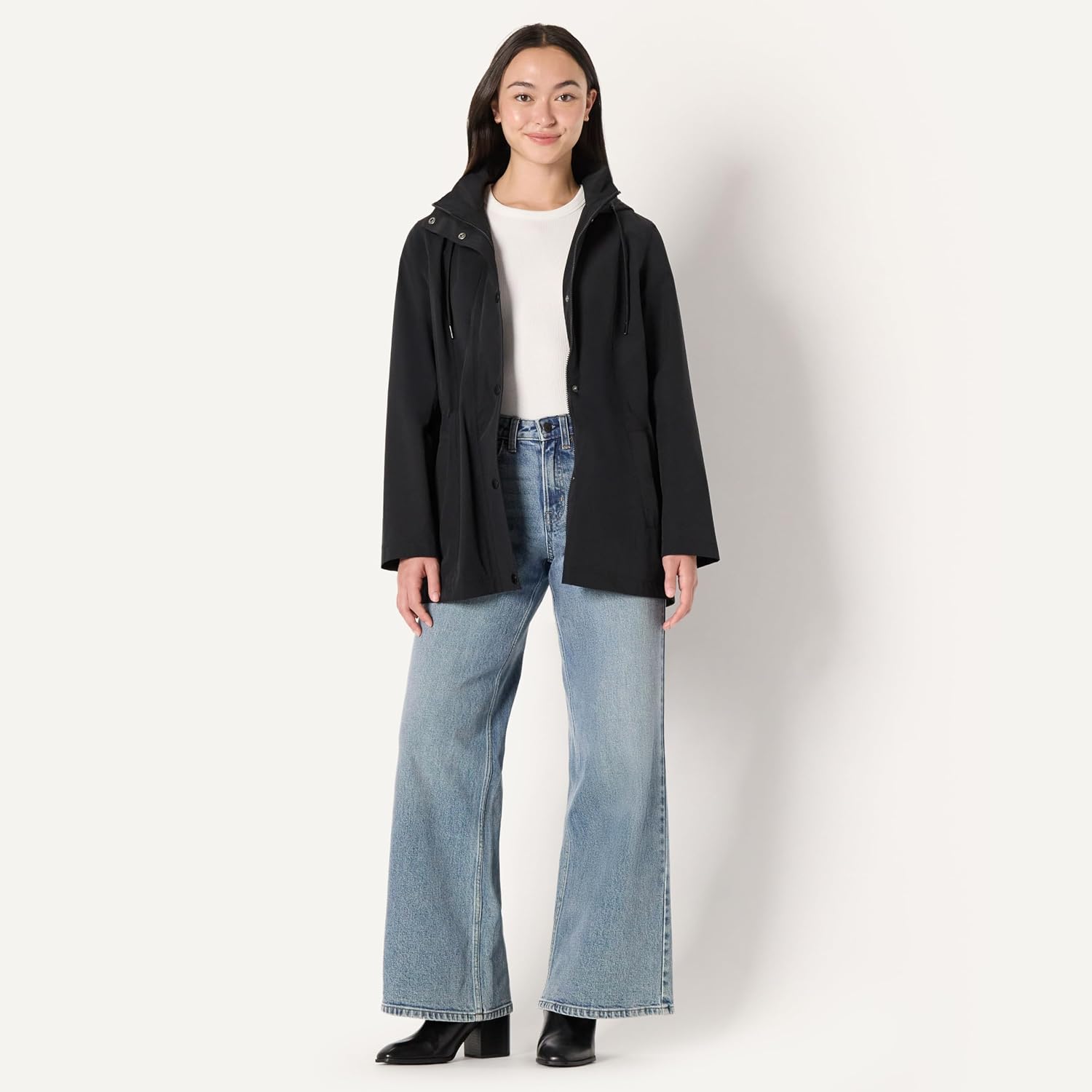 Detalle de Amazon Essentials Women's Relaxed-Fit Lightweight Waterproof Long Hooded Rain Jacket