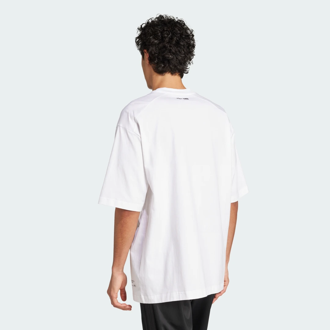 Detalle 2 de Panda Play Graphic T-Shirt de Adidas – Camiseta blanca para uso diario