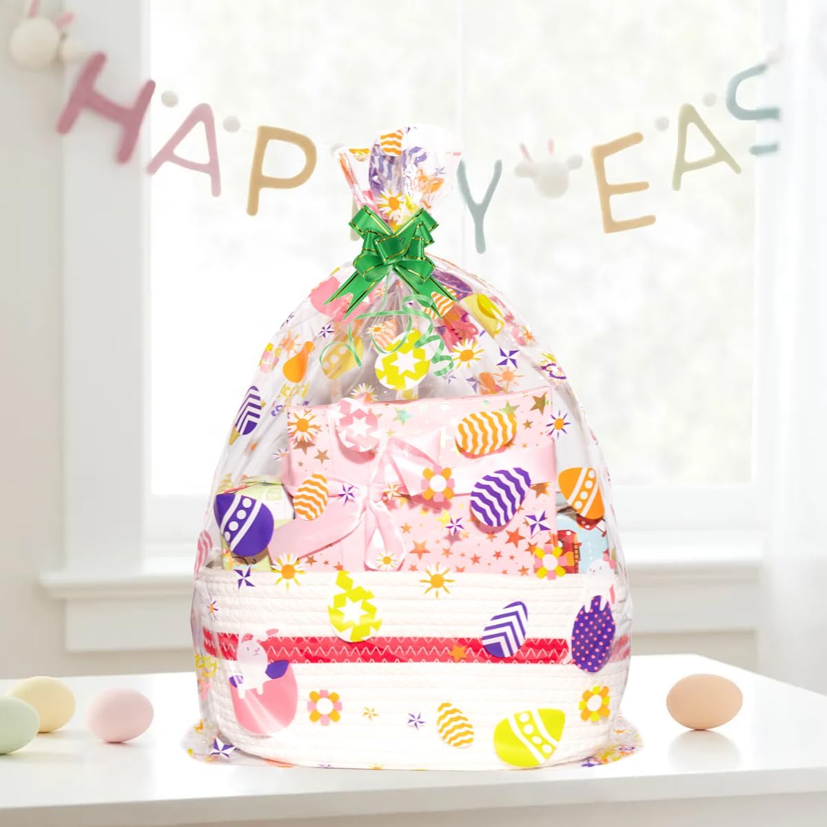Detalle de 12PCS Easter cellophane basket wrap bags with bunny & egg designs (45 x 60cm)